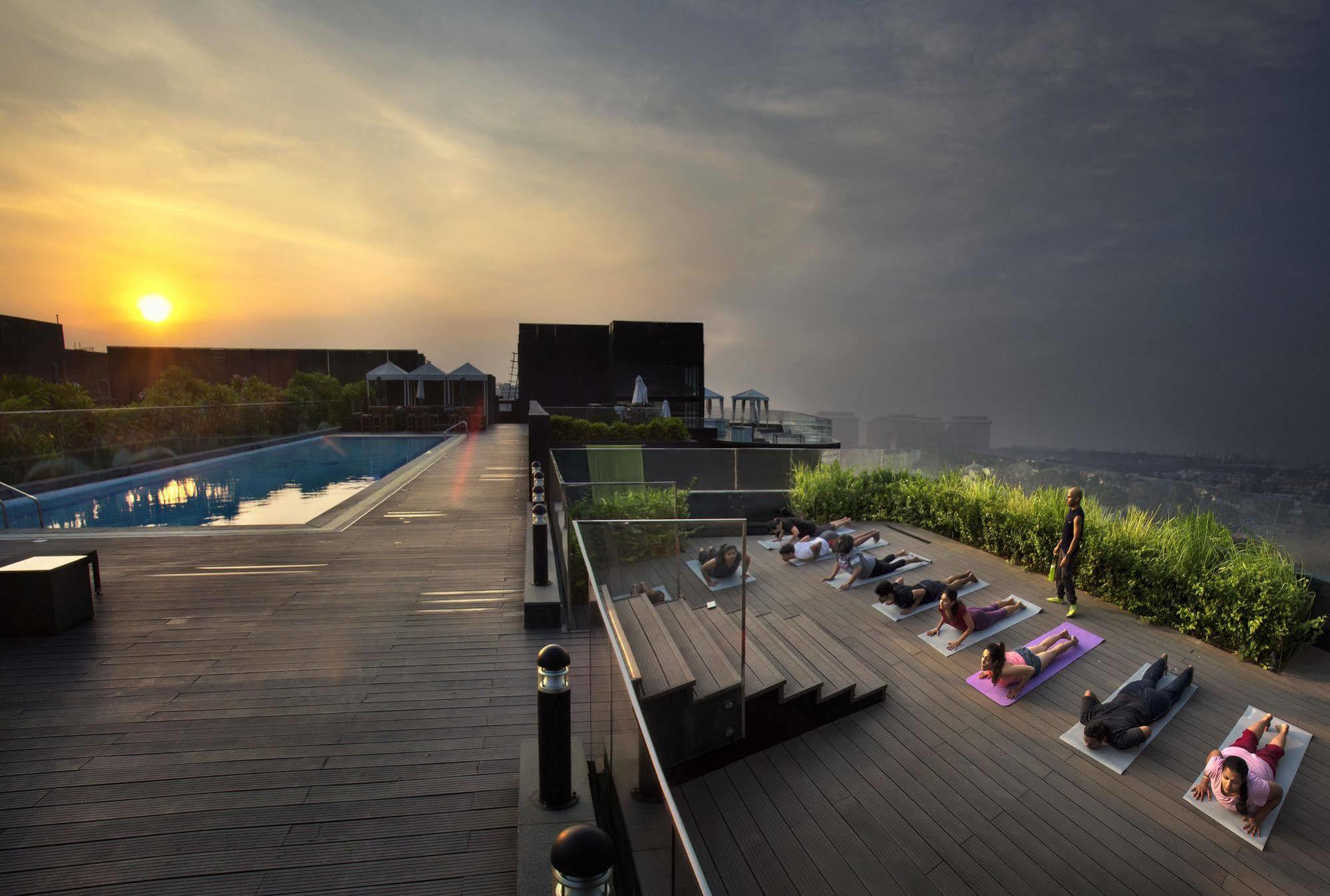 The Waverly Hotel & Residences Bangalore Exterior foto