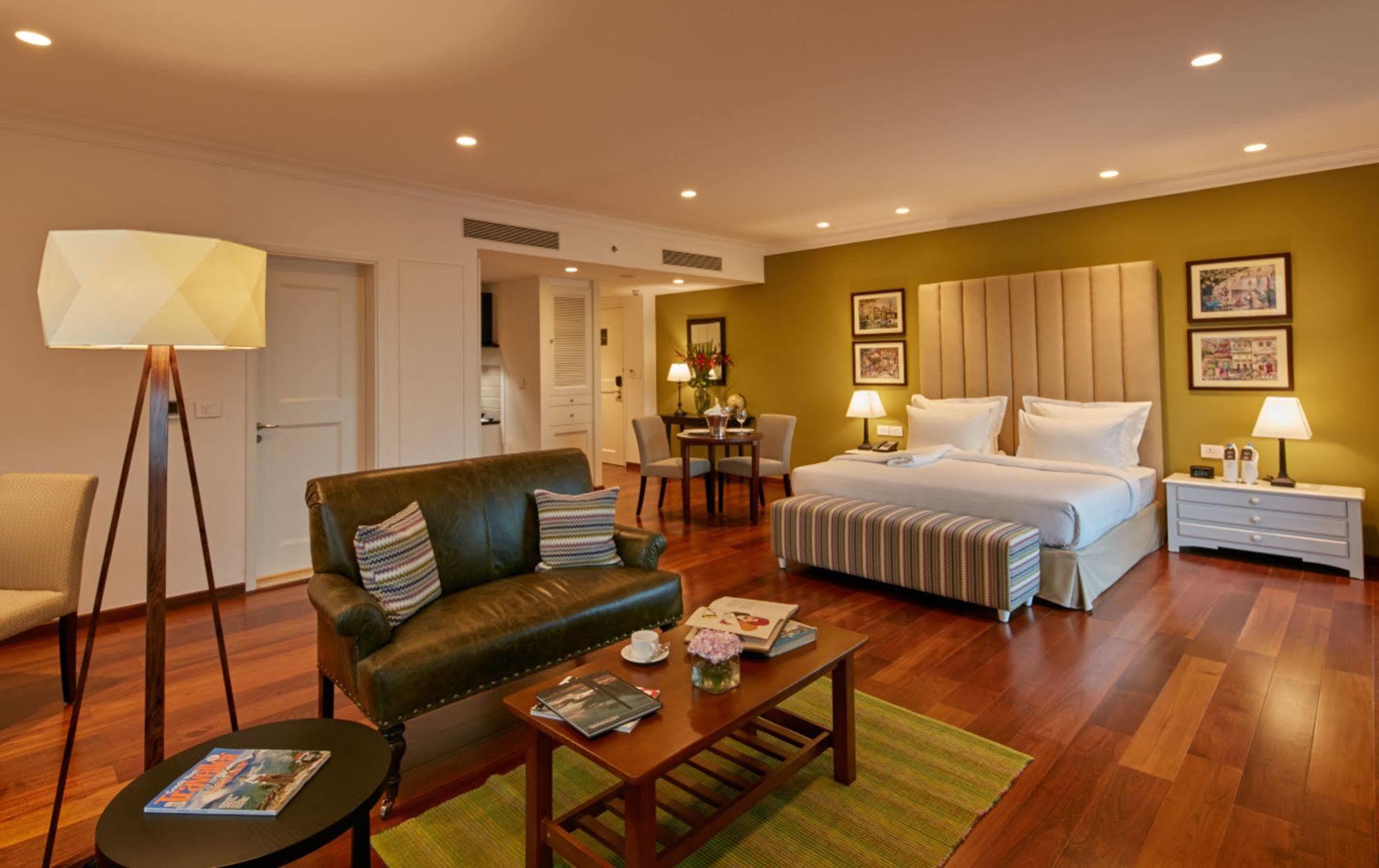 The Waverly Hotel & Residences Bangalore Exterior foto